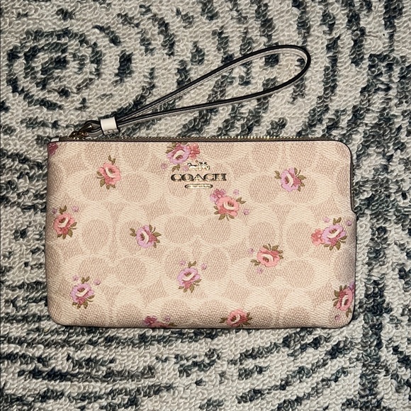 Coach Handbags - Coach Large Zip Floral Wristlet